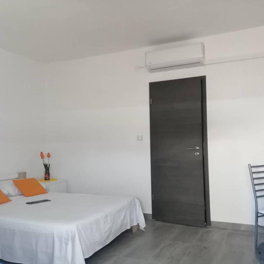 Apartmani Pablo Pag Town Exteriör bild